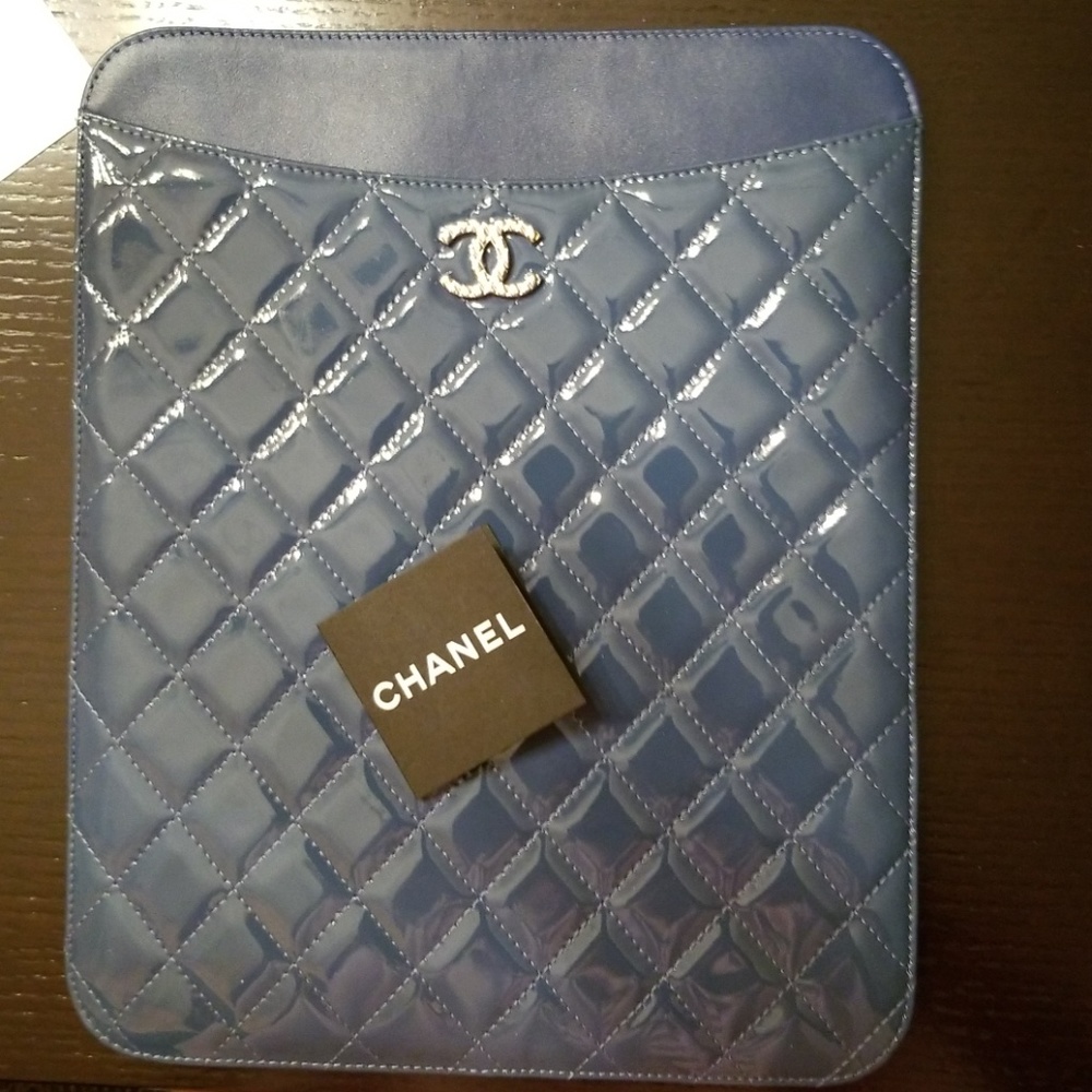 CHANEL Brilliant CC Patent leather iPad Case